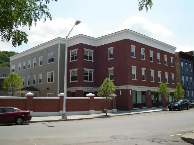 3-story apartment building